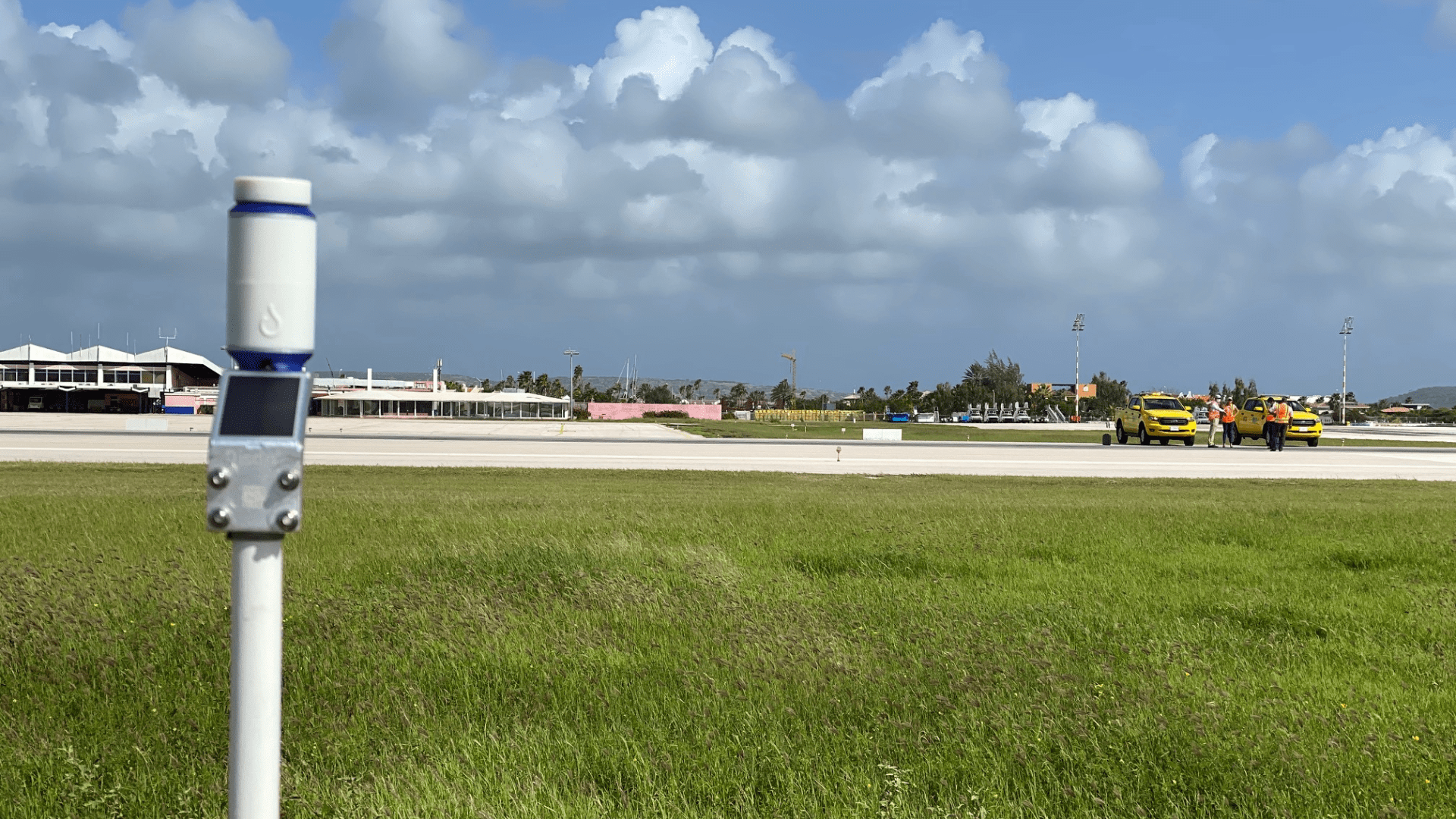 The RCR Tool in action at Bonaire Airport with vehicles in the background